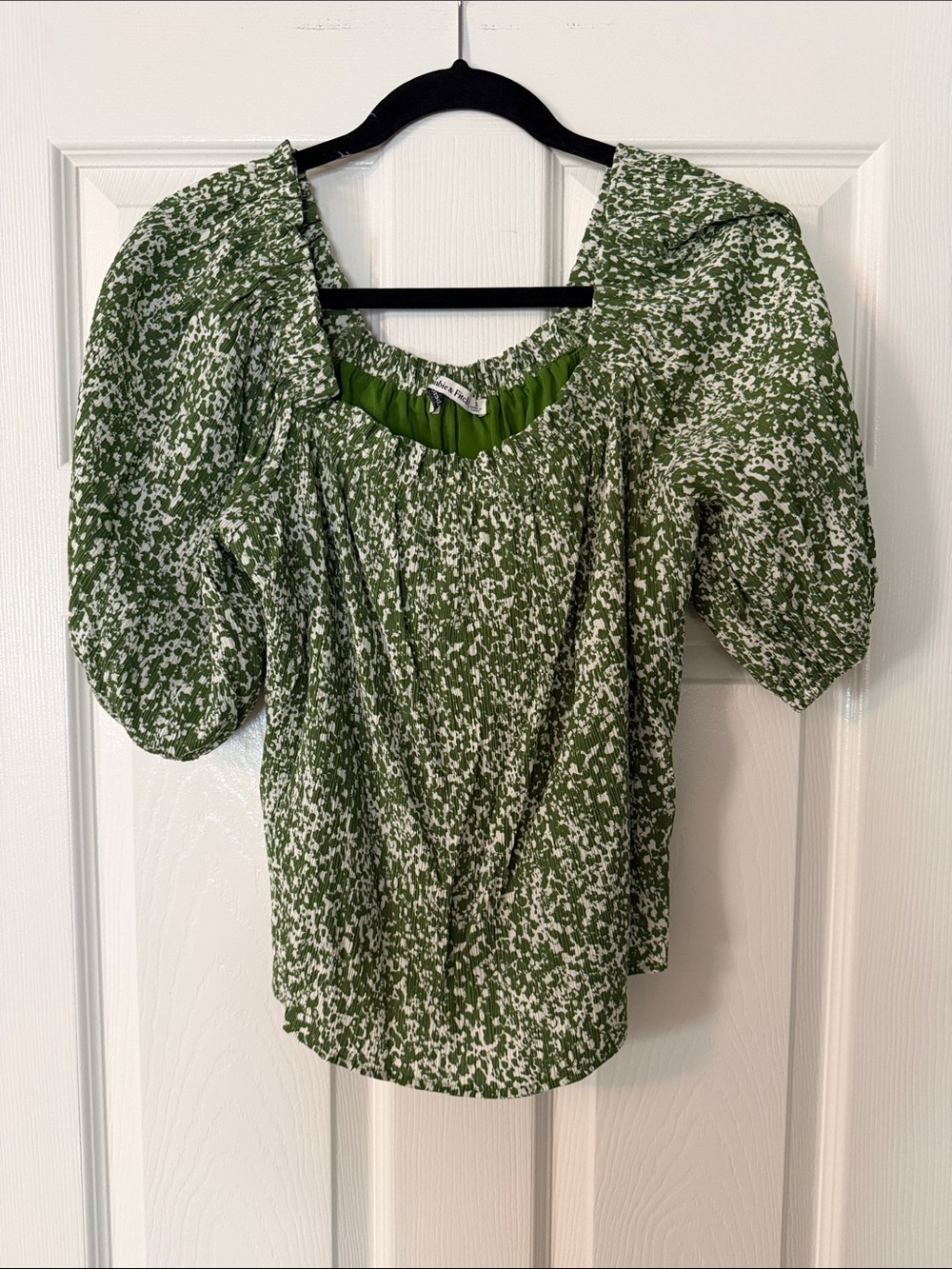 Abercrombie & Fitch Olive and White Printed Puff-Sleeve Blouse